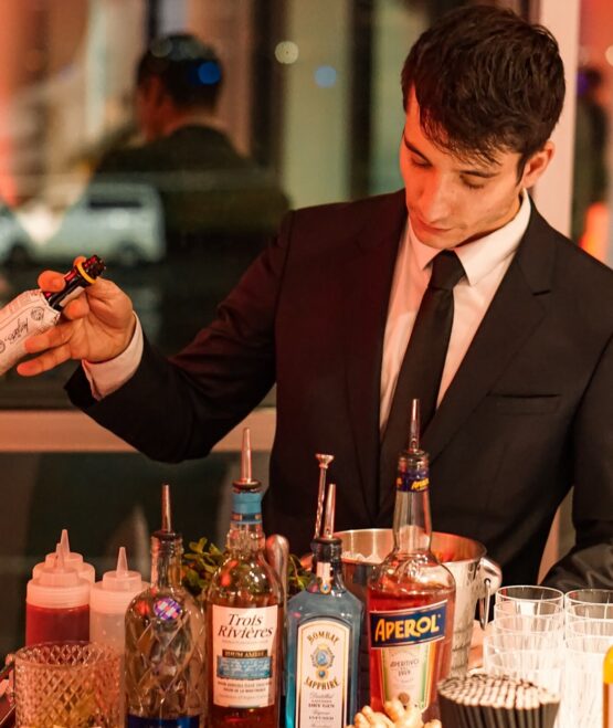 Bartender preparing an Elegant cocktails at Taste Corner’s event in South Florida