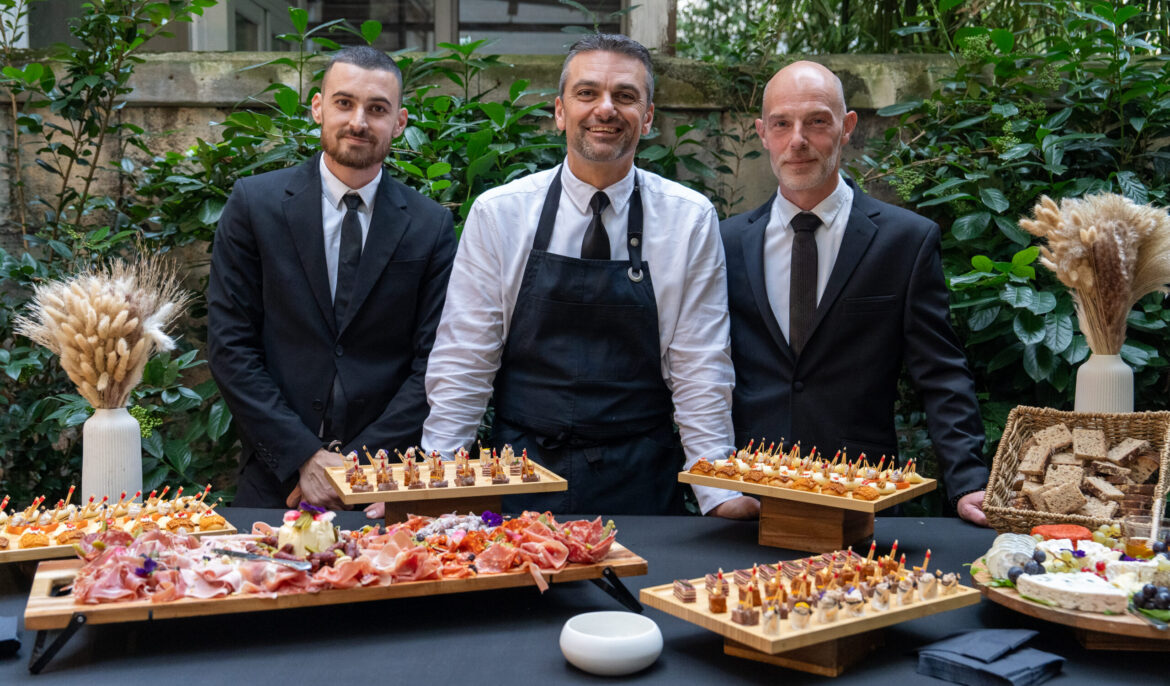 Corporate Events: Interactive food stations that encourage networking and conversation.