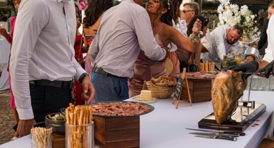 Chef carving ham at Taste Corner’s wedding event in South Florida with scenographic station
